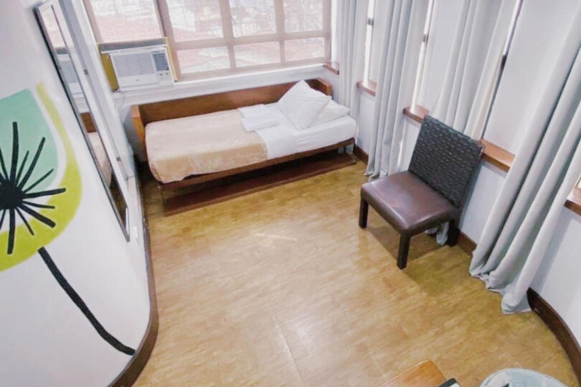 Urban Inn Iloilo Room photo